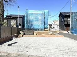 広がる青空の下、新しい暮らしが息づく街並み