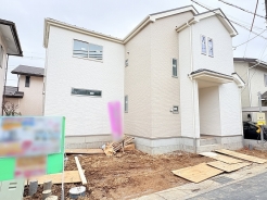 カースペースは2台並列で駐車可能です。