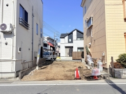 草加駅徒歩9分の売地です。店舗や事務所、併用住宅などにもおすすめの立地です。