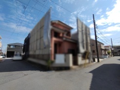 閑静な住宅街の角地の新築戸建です