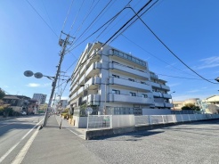 広がる空の下、穏やかな日々が流れる心地よい住まい。