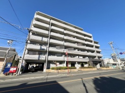 穏やかな佇まい、ゆったりと広がる心地よい空間。