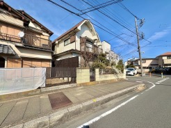 閑静な住宅地で、小さなお子様がいるご家族にも安心。
