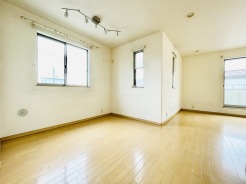 ご家族みんながゆったりくつろげる広々リビング。
