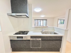 対面キッチンがご家族の温かい時間を演出。
