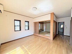 和の趣が息づく、穏やかな空間が広がっています