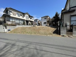 晴れやかな空の下、穏やかな時間が流れる住まい
