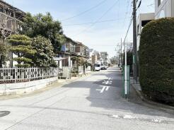 緑豊かな街並みに静かな時間が流れる、穏やかな日常がここにあります