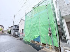 街並みに馴染む、静かな佇まいが魅力です。