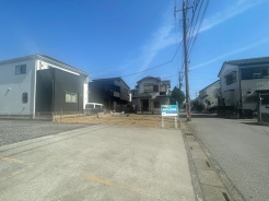 隣地が月極駐車場ですので、圧迫感がないですね。
