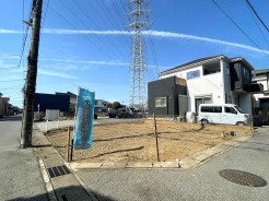 ６ｍ道路と４ｍ道路の角地になります。