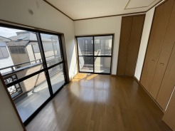 木漏れ日が心地よい、穏やかな時間が流れる空間