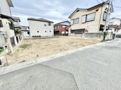 緑豊かな暮らしを育む、広々とした土地。