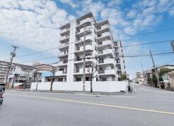 広がる青空と、心地よい風を感じる穏やかな空間