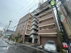 草加駅徒歩3分の近さ。 忙しい朝が助かる立地、 暮らしにゆとりが生まれます。
