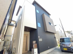 いつでもご案内いたします。新越谷駅、南越谷駅利用可能な便利な立地に築浅中古戸建が販売中です。是非、現地ご見学ください。