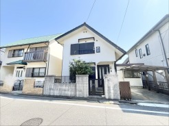 穏やかな空の下、ゆったりとした時間が流れる住まい。