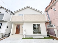 落ち着いた佇まいが、穏やかな暮らしを予感させます。