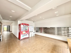 整然と並んだ郵便受けが、暮らしに心地よいリズムをもたらします