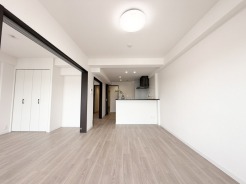 空間の広がりと調和が心地よい、洗練された住まい。