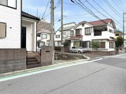 趣のある街並みに馴染む、落ち着いた佇まいの住まい。
