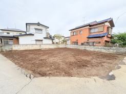 北西・南西角地で敷地面積167.44ｍ2(50.65坪)の広々とした敷地です。