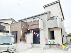 異国情緒あふれるガーランドが彩る、開放感あふれる住まい