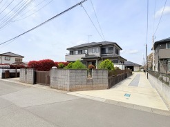 東側は持ち分なしの私道になります。