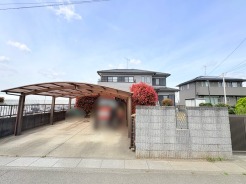 土地面積492.48ｍの広大な敷地に建つ邸宅です。