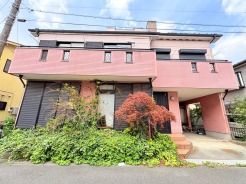 LDK17帖の広々リビングで大家族もゆったり暮らせます。