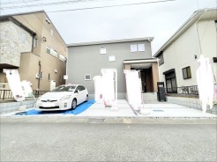 穏やかな空の下、新しい暮らしが始まる邸宅