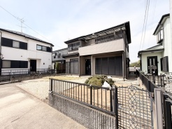 穏やかな街並みに溶け込む、洗練された佇まい。