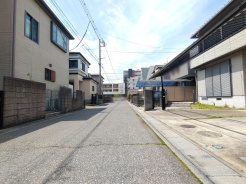 大きな車も駐車しやすい間口です