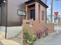 玄関は家の顔でもあります。広いと気持ちがいいですね！
