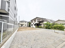静けさと広がりを感じる、整えられた住環境。