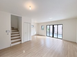 余計な装飾を削ぎ落としたシンプルな空間は、住まう人の個性を引き立て、日々の暮らしに静かな調和をもたらします。