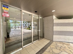 ゴミのないスッキリとしたエントランスです。
