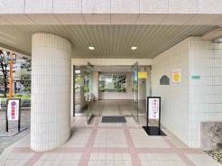 管理人さんがメンテナンスしてくれるエントランス。
