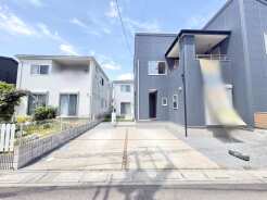 静かな街並みに佇む、ゆとりある暮らしを叶える住まい