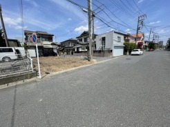 広々とした更地で、穏やかな日々を紡ぐ。