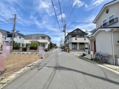 静かな住宅街に佇む、穏やかな暮らしを育む邸宅。