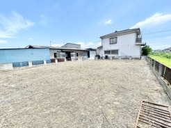 空を広く仰ぎ、穏やかな風を感じる開放的な敷地が、自由な暮らしの可能性を大きく広げてくれます。