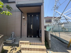 小スペースですが、ポーチ付き。
