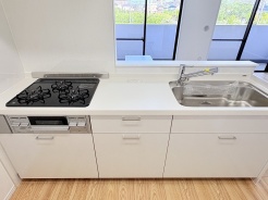 新規交換したリクシル製システムキッチン