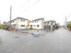 空の広がりを感じる、開放感のある角地に位置した、これからの暮らしを自由に描き出せる穏やかな住環境です。