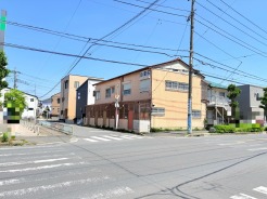 前面道路は歩道も整備され、小さなお子様にも安心です。
