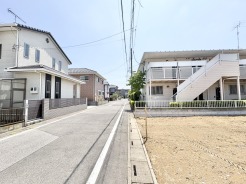 穏やかな時間が流れる落ち着いた住宅街で、日々の暮らしに心地よいゆとりを感じられる住環境です。