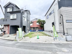 周辺環境と調和する落ち着いた立地にあり、これから始まる新たな暮らしの基盤となる可能性を秘めた土地です。