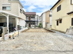 整地された土地が広がり、これからの暮らしの可能性を静かに描き出してくれるような空間です。