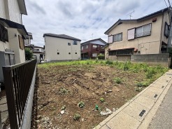 周囲の環境と調和した、開放感のある角地の広がりが日々の暮らしに心地よい可能性を感じさせてくれます。